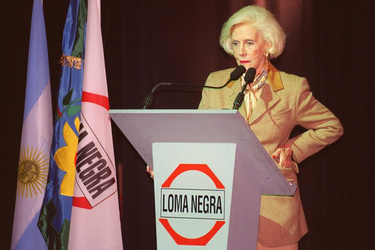 Amalita Fortabat en la inauguración de un centro logístico de Loma Negra, en junio de 2000