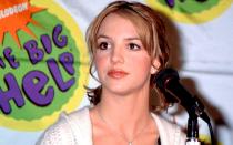 So süß, so unschuldig: Britney Spears 1998, als es richtig losging mit ihrer Karriere. Das junge Mädchen wurde binnen kürzester Zeit zu einem Weltstar, bis heute verkaufte sie weit über 100 Millionen Tonträger. (Bild: renda Chase / Online USA / Liaison Agency / Getty Images)