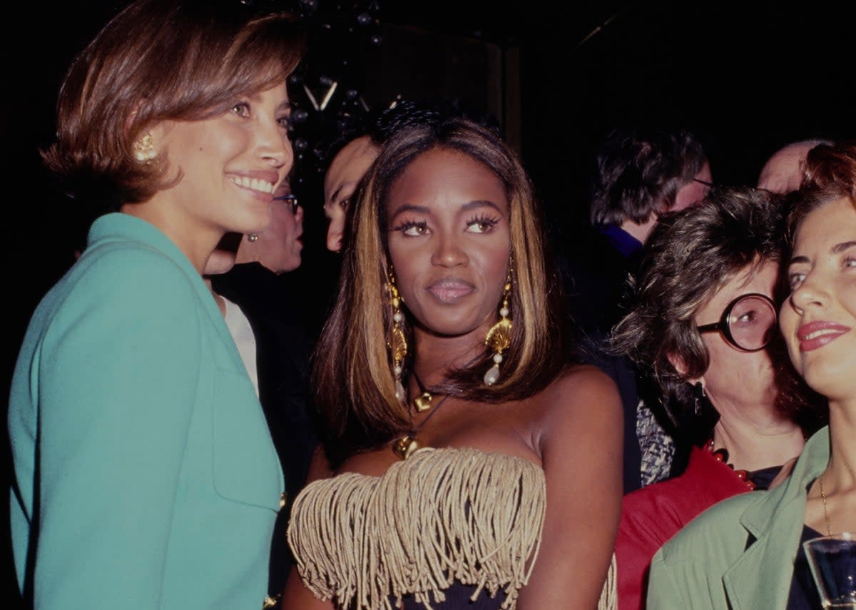 Christy Turlington and Naomi Campbell in 1990 (Getty Images)