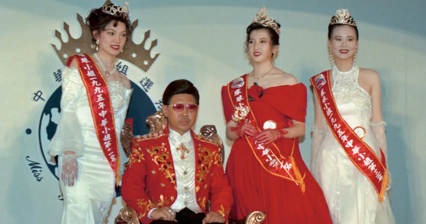 1995年環球中華小姐選拔，當年是由才只有19歲的廖家儀(右二)贏得后冠，後來順勢進入演藝圈。（圖／報系資料照片）