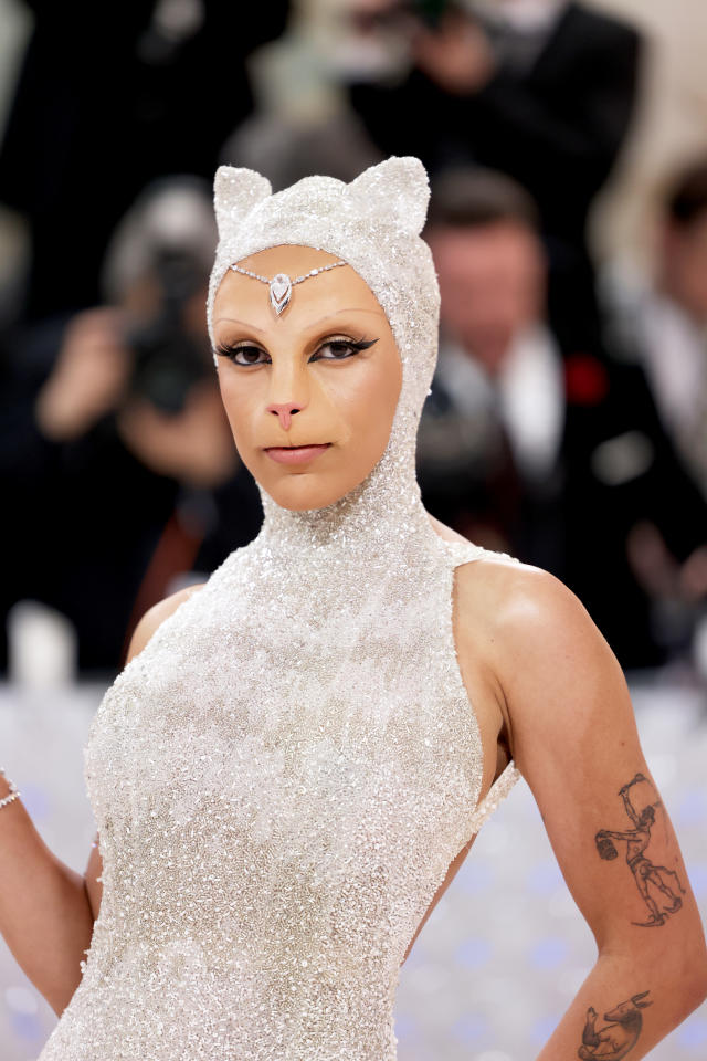 Doja Cat's Met Gala Debut as Karl Lagerfeld's Cat Was Unmatched