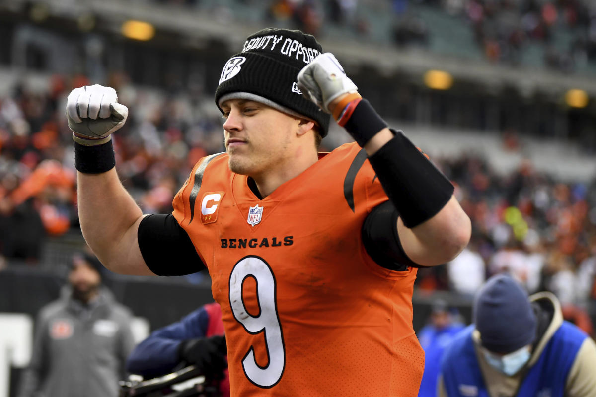 Joe Burrow's smoking cigars again, this time after Bengals win AFC North