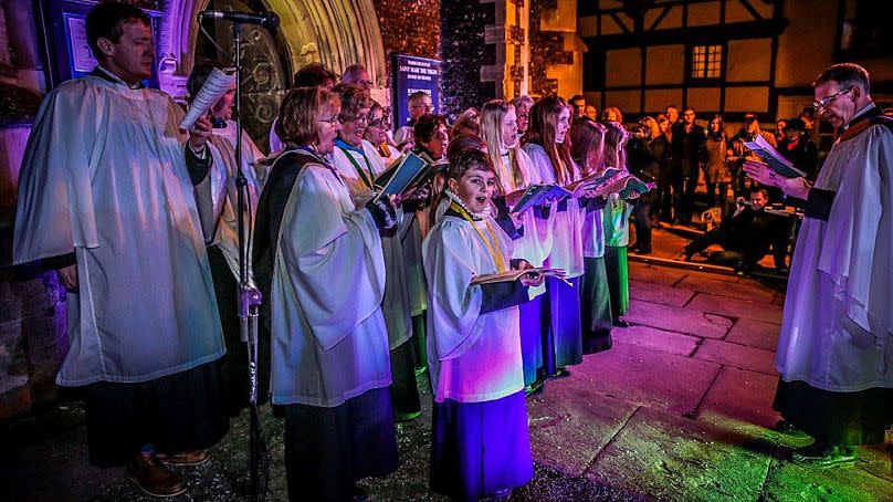 Ein lebendiger Adventskalender in Henley, UK.