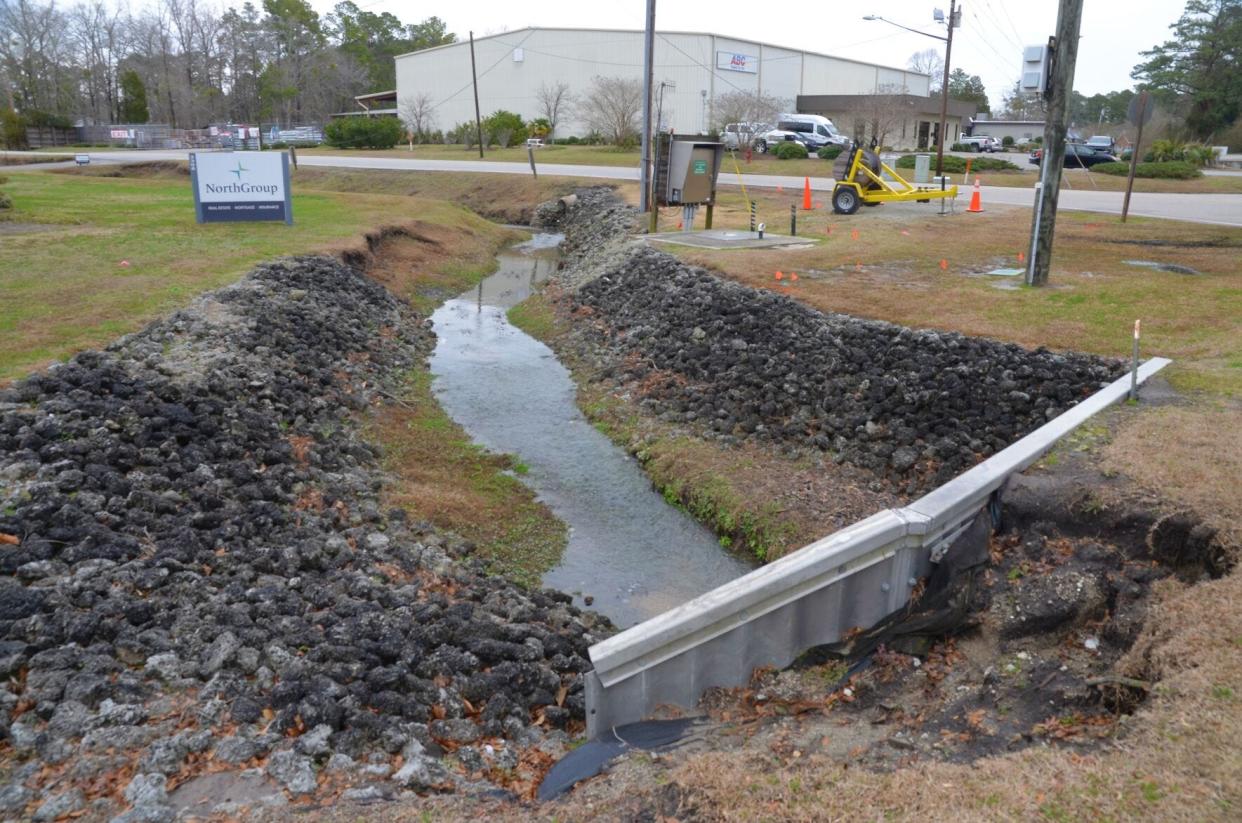 Two new public works projects will address drainage and erosion problems along New Bern’s Trent Rd. and Red Robin Lane corridors.