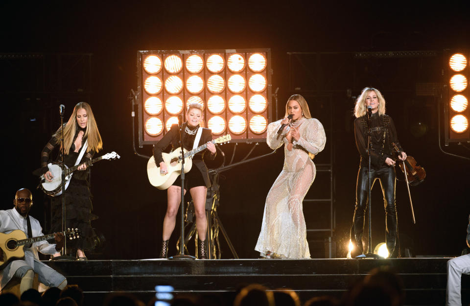 Beyoncé performing with The Chicks