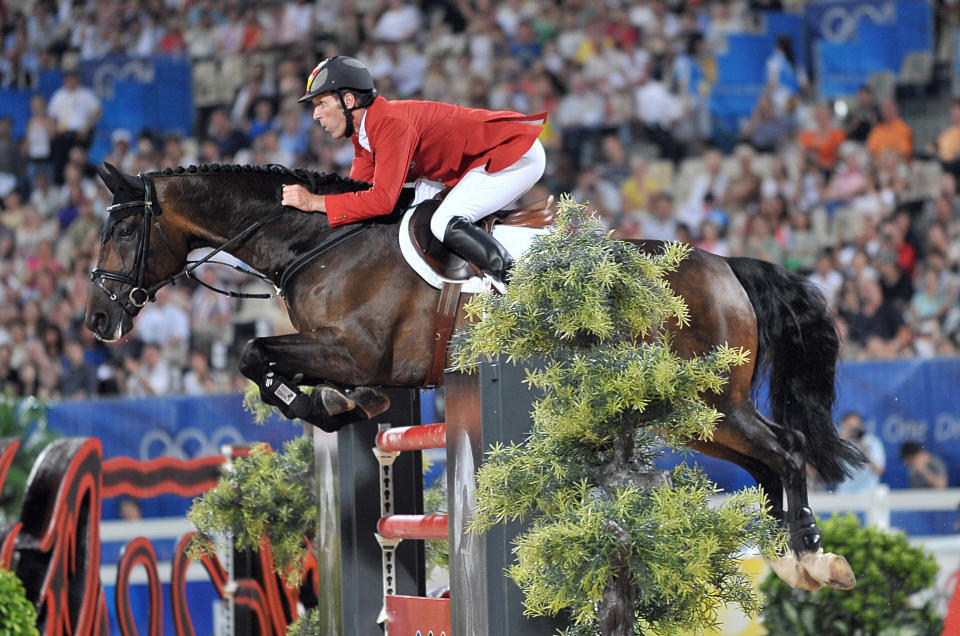 德國選手Ludger Beerbaum，在港最後一戰的英姿。 (MIKE CLARKE/AFP via Getty Images)