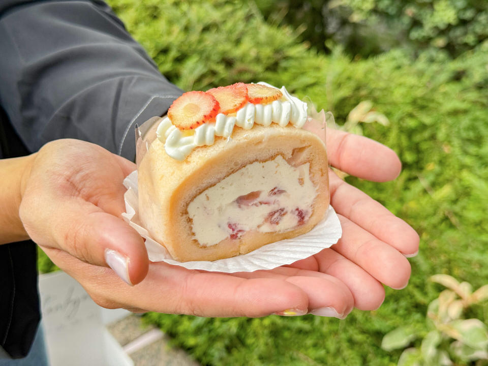 Xin Shan Bakery - Strawberry Seinyu slice