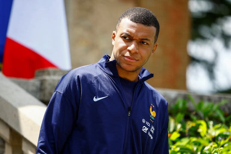 El delantero francés Kylian Mbappé en la ciudad deportiva de la selección nacional con miras a la Euro 2024, el lunes 3 de junio de 2024, en Clairefontaine.