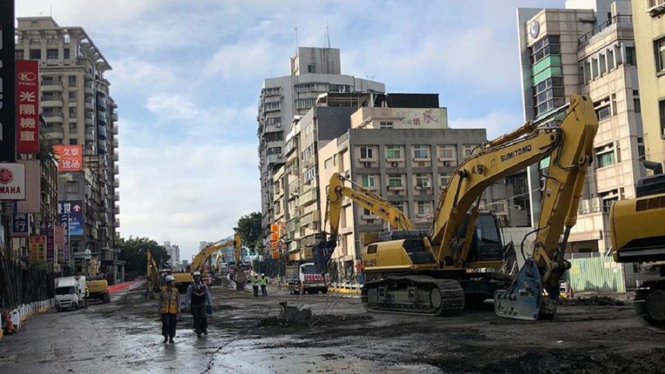 北市府僅用15小時就將中正橋重慶南路引道拆除。(圖／翻攝自柯文哲臉書)