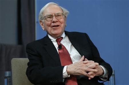 Warren Buffett, co-chair of the 10,000 Small Businesses Advisory Council, takes part in a panel discussion following a news conference announcing a $20 million partnership to bring Goldman Sachs' 10,000 Small Businesses initiative to the city of Detroit, Michigan November 26, 2013. REUTERS/Rebecca Cook