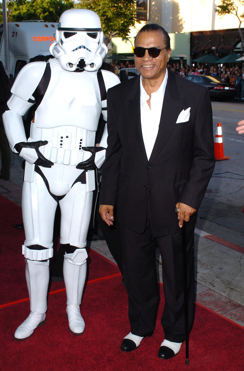 Imperial Stormtroopers and Billy Dee Williams during 'Star Wars: Episode III - Revenge of The Sith' Premiere to Benefit Artists for a New South Africa Charity - Arrivals at Mann's Village Theater in Westwood, CA, United States. (Photo by SGranitz/WireImage)