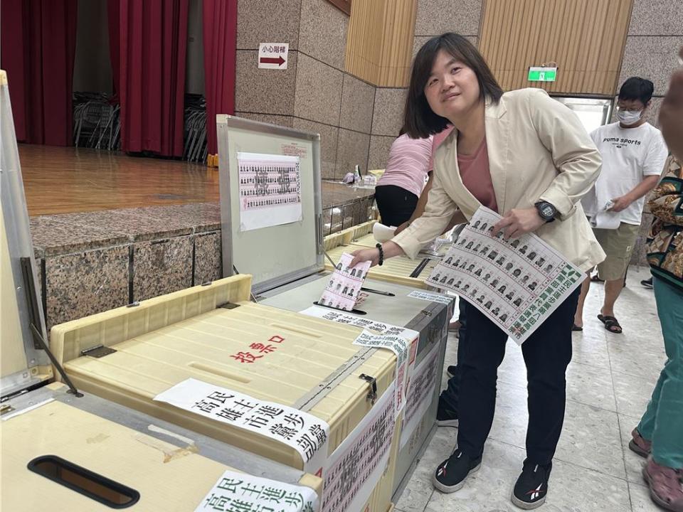 26日是高雄市民進黨黨部主委投票日。（楊舒婷攝）