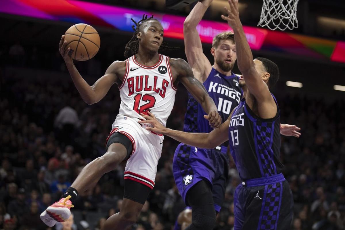 White scores career-high 37 as Bulls rally from 22 down to stun Kings  113-109