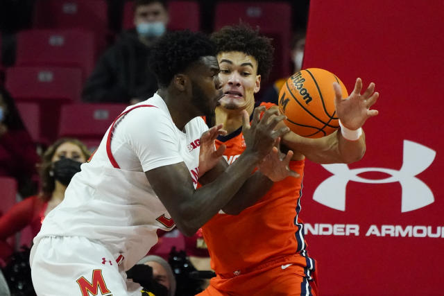 Maryland forward Qudus Wahab, left, and Illinois Fighting forward Benjamin Bosmans-Verdonk compete for the ball during the first half of an NCAA college basketball game, Friday, Jan. 21, 2022, in College Park, Md. (AP Photo/Julio Cortez)