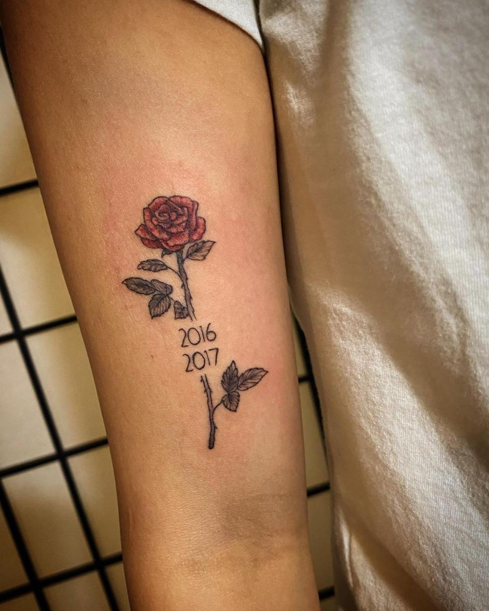 tattoo ideas and designs for moms - rose with birth years tattoo