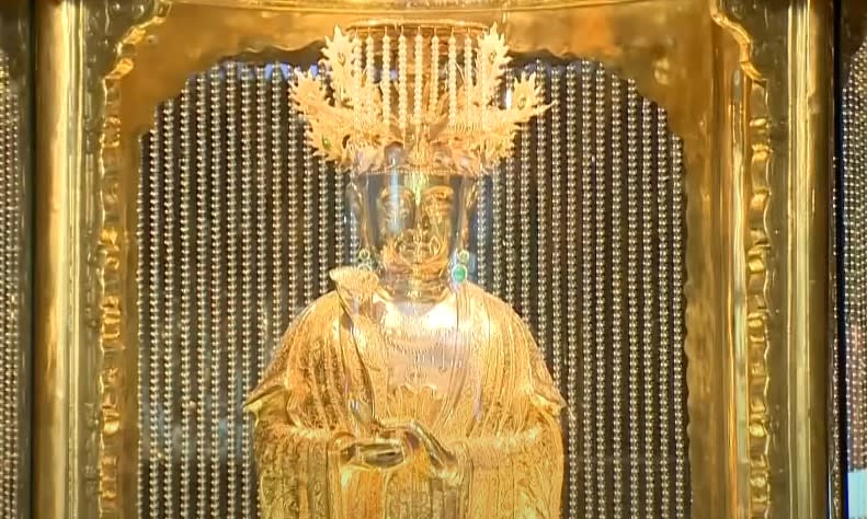 台中大甲鎮瀾宮的黃金媽祖是「金包銅」。（圖／東森新聞）