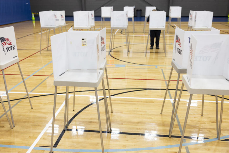  A voter marks a ballot in Bowling Green, Ky.,May 21, 2024. (Kentucky Lantern photo by Austin Anthony)