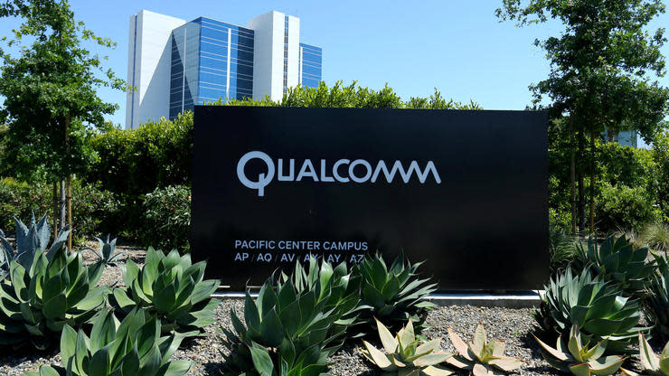 Wegen Patentrechtsverletzungen fordert Qualcomm einen Verkaufsstopp von iPhones in Deutschland. Denn seit März zahlt Apple keine Lizenzgebühren mehr an den Konzern aus San Diego.