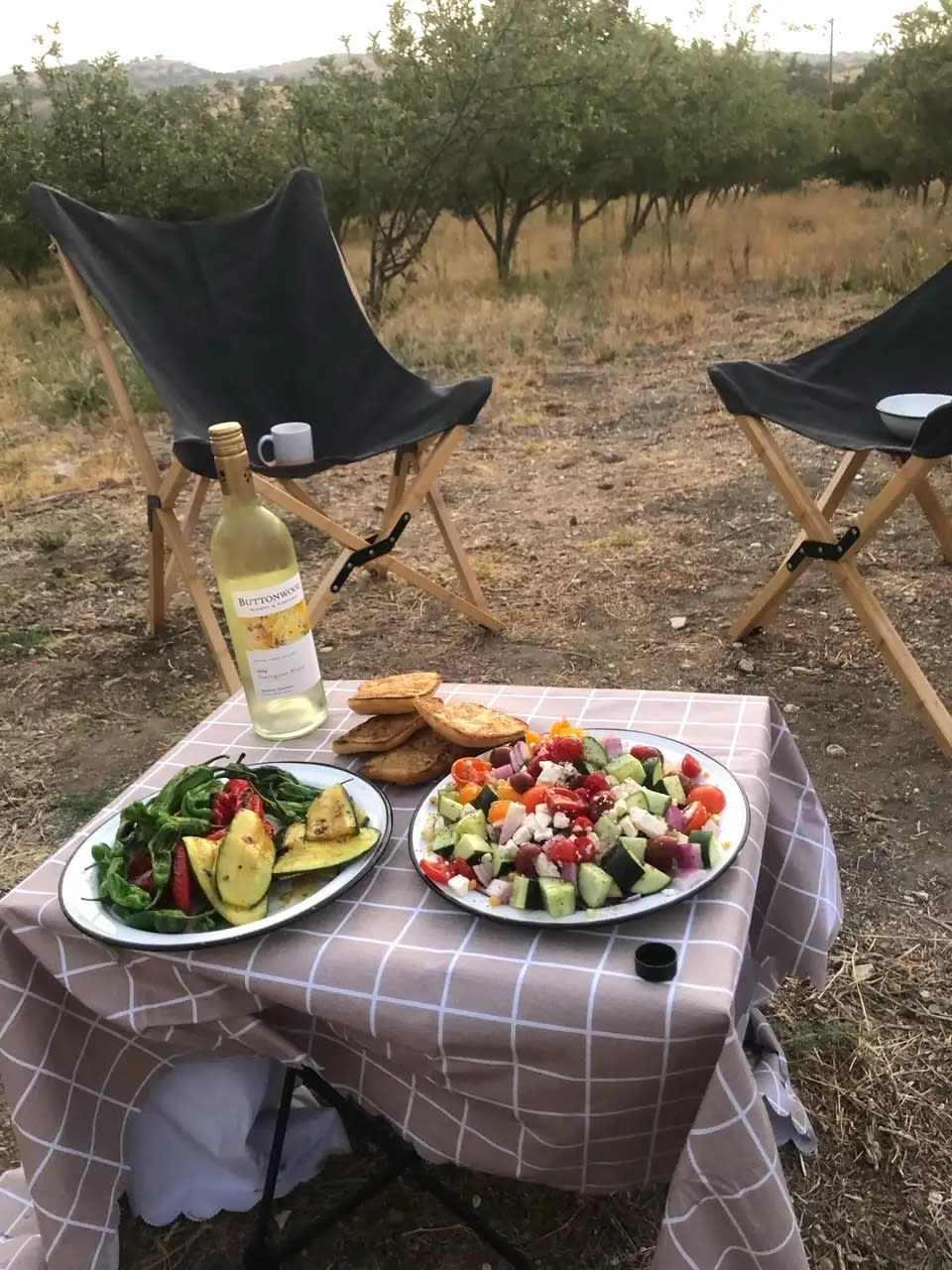 Unser Abendessen auf der Windrose Farm.  - Copyright: Anneta Konstantinides/Insider