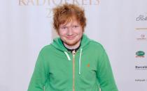 Ed Sheeran war noch nie als jemand bekannt, der großen Wert auf Äußerlichkeiten legt - 2012 bekam er dafür die Quittung: "GQ" wählte Sheeran zum "worst-dressed man 2012" - autsch! Immerhin gab es dafür später eine kleine Entschädigung von dem Männermagazin: 2017 landete Sheeran in einer Ausgabe auf dem "GQ"-Cover. (Bild: 2012 Getty Images)