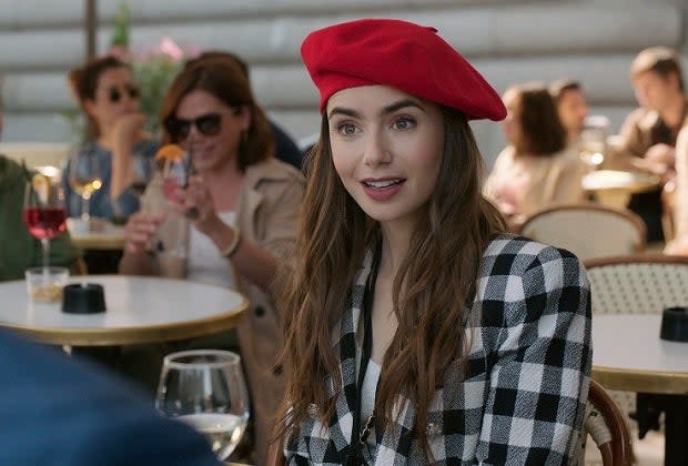 Lily Collins en Emily en París (COURTESY OF NETFLIX)