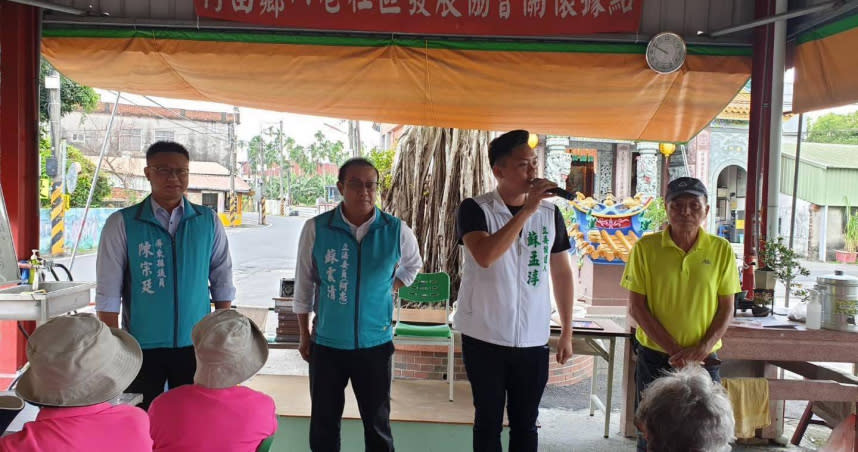 無黨籍立委參選人蘇孟淳（左2）強調，他的目標並非「非綠聯盟」，而是「屏東在地聯盟」，與藍或與綠，以及任何第三勢力合作都不排斥。（圖／翻攝蘇孟淳臉書）