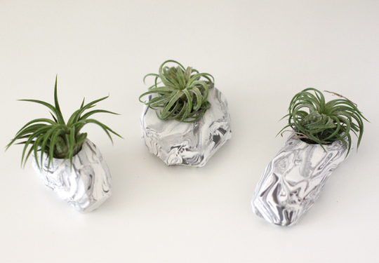 Luisa of Why Don’t You Make Me’s DIY marbled clay air plant holders