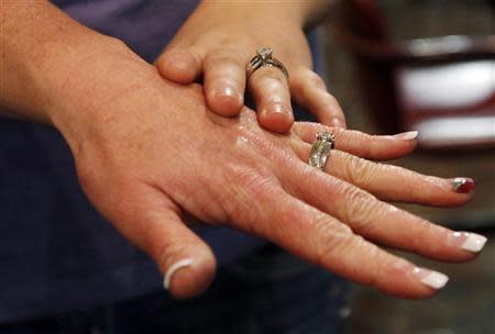 Shauna Griffen (L) and Brooke Shepherd show their rings after getting married at the Salt Lake County Government Building in Salt Lake City, Utah, December 23, 2013. REUTERS/Jim Urquhart