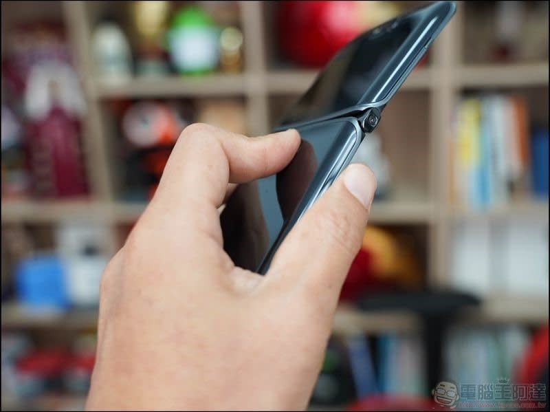 Motorola razr 5G 開箱評測：不只情懷，真正無縫隙折疊螢幕黑科技旗艦