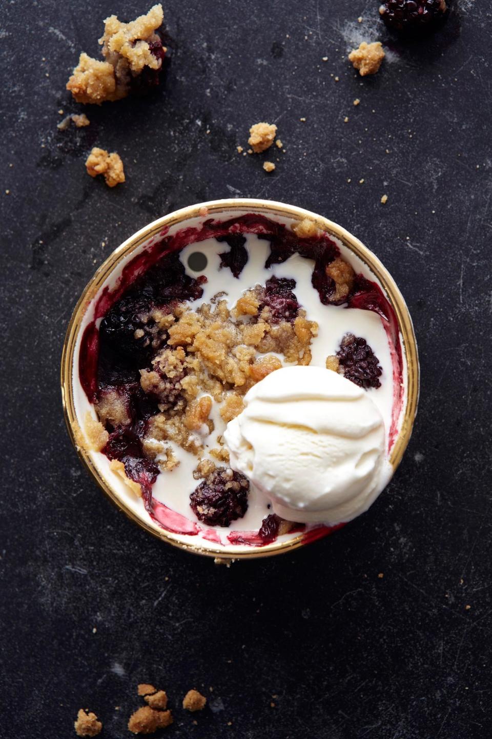 BLACKBERRY COBBLER