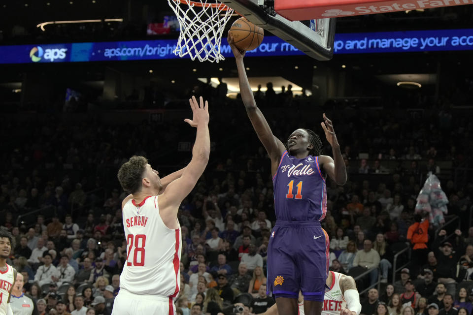 Phoenix Suns center Bol Bol shoots over Houston Rockets center Alperen Sengun (28) during the first half of an NBA basketball game, Thursday, Feb. 29, 2024, in Phoenix. (AP Photo/Rick Scuteri)