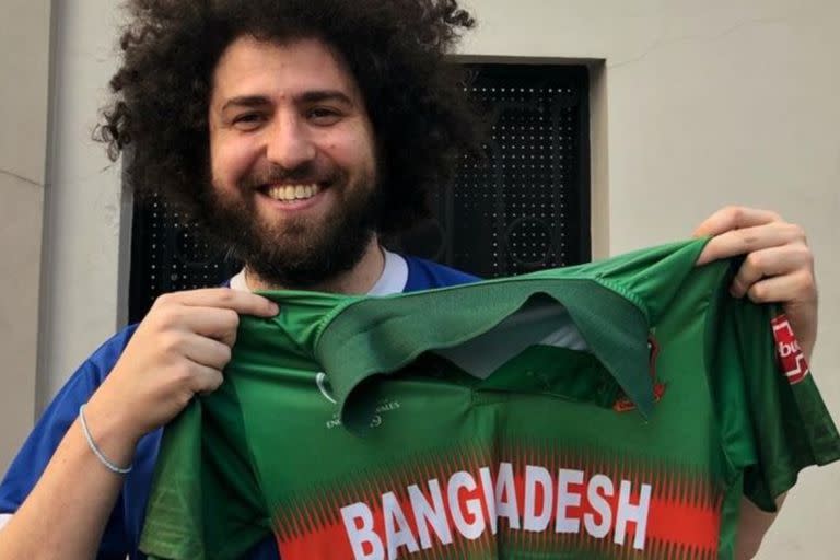 Dan Lande apoyó a los habitantes de Bangladesh gracias a un grupo y la noticia llegó a los medios internacionales