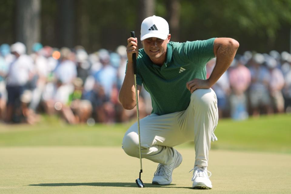 Ludvig Aberg alinea un put durante la tercera ronda del US Open en Pinehurst.  El ex All-American de Texas Tech es uno de los dos ex Red Raiders que se clasificaron para la competencia de golf de los Juegos Olímpicos de 2024 en París.