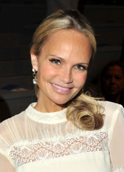 Kristin Chenoweth knows how to dress a petite figure.