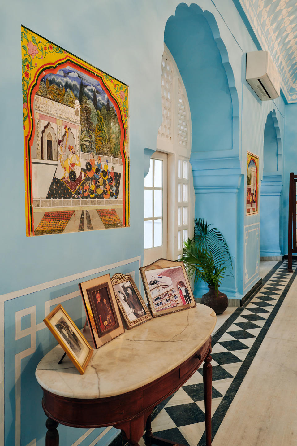 El sueño de sentirse como un maharajá de la India cuesta 8.000 dólares (unos 7.200 euros). Ese es el precio por pasar una noche en esta habitación. (Foto: <a href="http://es.airbnb.com/rooms/39622530?source_impression_id=p3_1573584787_bHKBduGdydoo8gya&guests=1&adults=1&irgwc=1&irclid=wsgS4F0HexyOWKYwUx0Mo3ERUkn1m6VuT29Wyc0&ircid=4560&c=Viglink%20Primary_392845_4210298&sharedid=4210298&af=126295512&_set_bev_on_new_domain=1573827289_HmQP9sbP0SHJMd2s" rel="nofollow noopener" target="_blank" data-ylk="slk:Airbnb;elm:context_link;itc:0;sec:content-canvas" class="link ">Airbnb</a>).