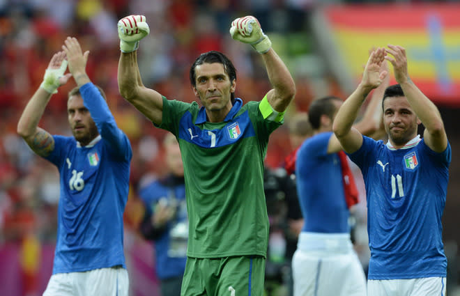 Italian goalkeeper Gianluigi Buffon (C), Italian forward Antonio Di Natale (R) and Italian midfielder Daniele De Rossi wave at the end of the Euro 2012 championships football match Spain vs Italy on June 10, 2012 at the Gdansk Arena. AFP PHOTO / CHRISTOF STACHECHRISTOF STACHE/AFP/GettyImages