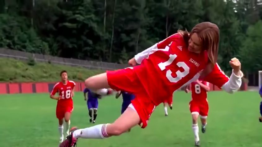 Amanda Bynes playing a soccer game with her hair down in "She's the Man"