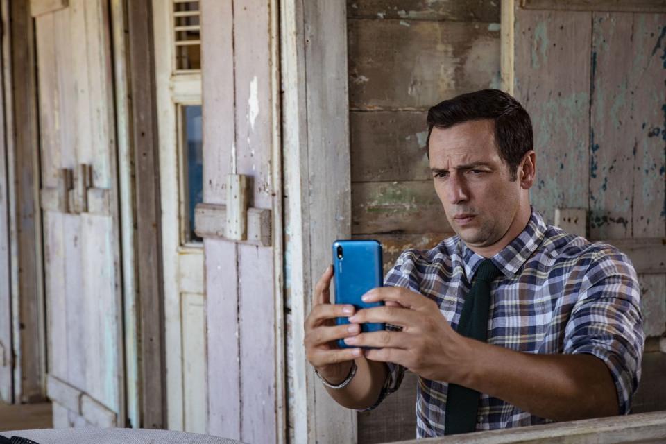 ralf little as di neville parker, death in paradise, season 11 episode 8