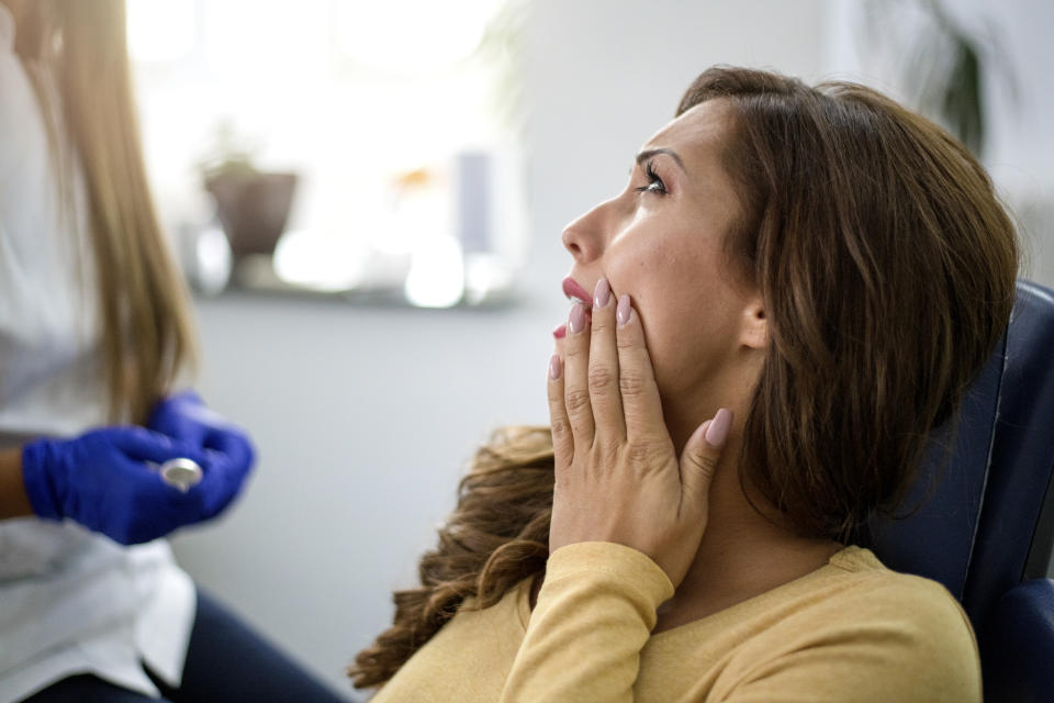 Warum kommt es so häufig zu Zahnfleischbluten? (Symbolbild: Getty Images)