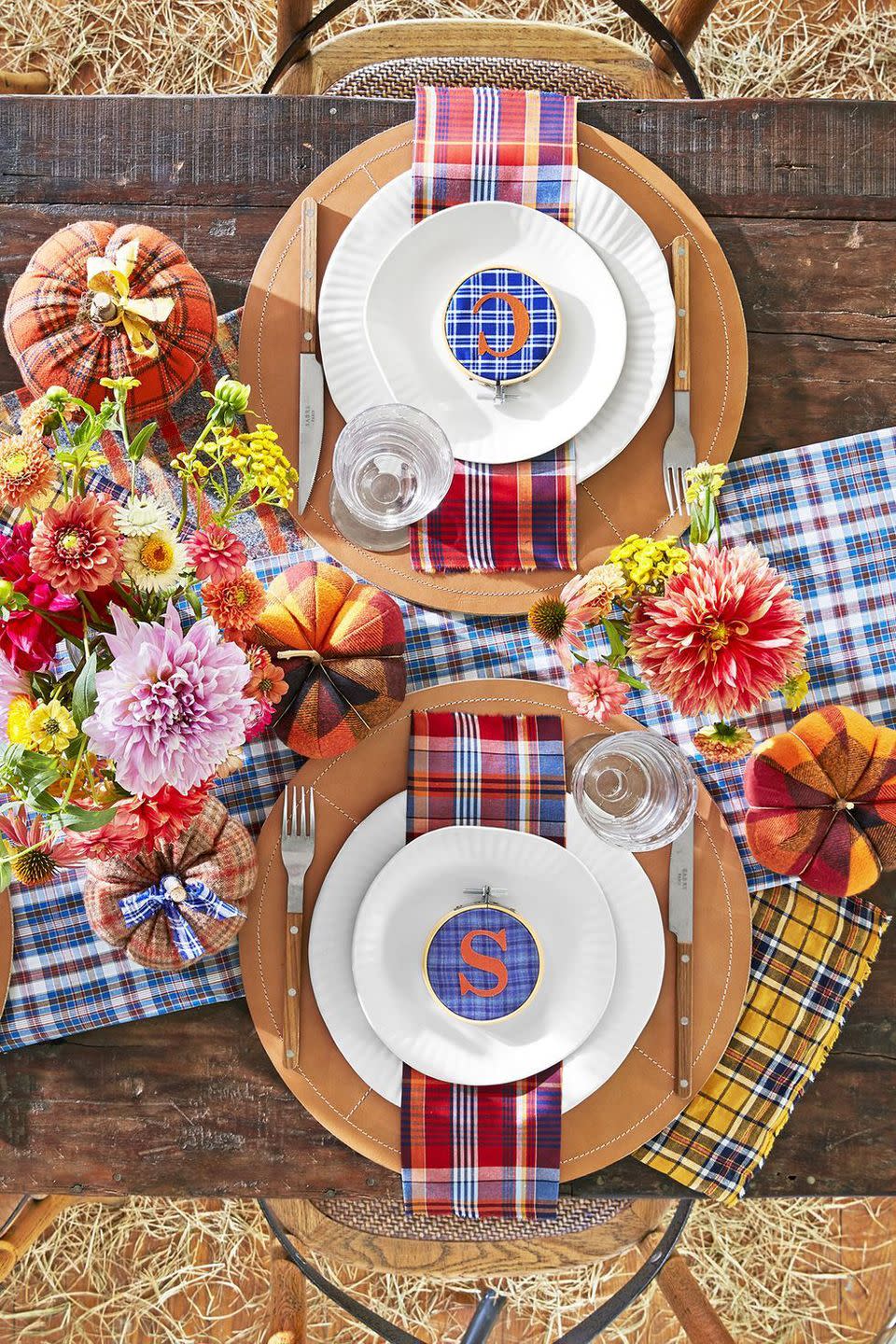 18) Plaid Embroidery Hoop Place Cards