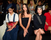 <p>Si le pass sanitaire est exigé pour assister aux défilés de la Paris Fashion Week, le respect de la distanciation sociale ne semble pas toujours de mise au premier rang des shows ! Rachel Zegler, Deva Cassel et Zoey Deutch en ont profité pour faire plus ample connaissance lors de la présentation de la dernière collection Dior. © Getty Images</p> 