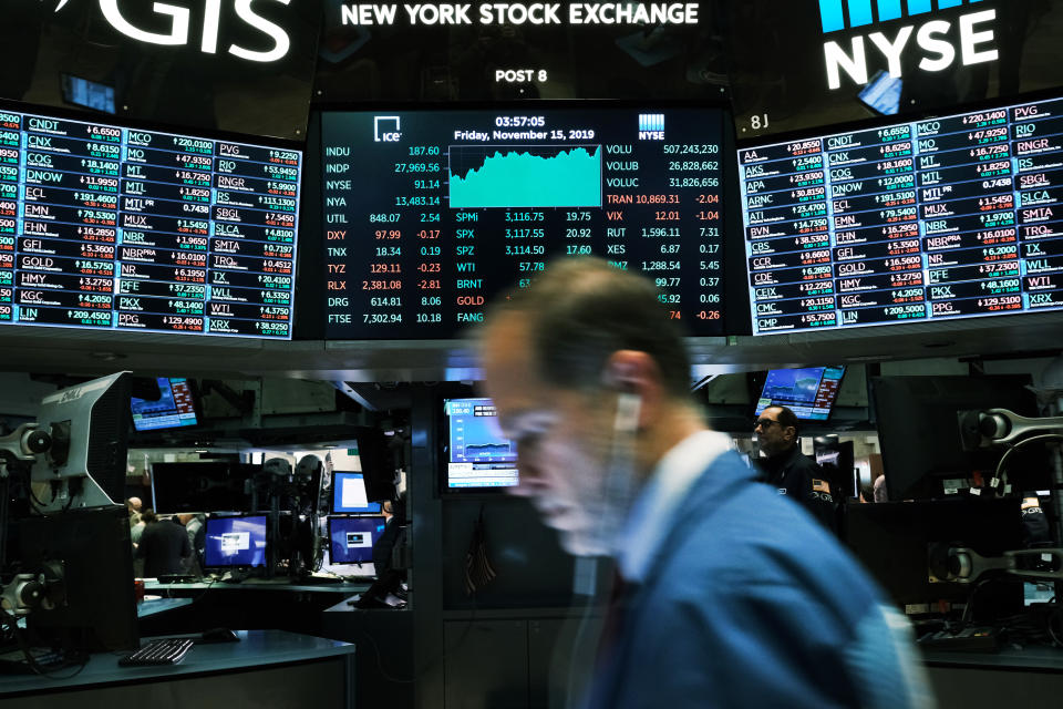 NEW YORK, NEW YORK - NOVEMBER 15: Traders work on the floor of the New York Stock Exchange (NYSE) on November 15, 2019 in New York City. As trade talks with China show some progress, the Dow Jones Industrial Average rose 222 points to close above 28, 000 for a new record. (Photo by Spencer Platt/Getty Images)