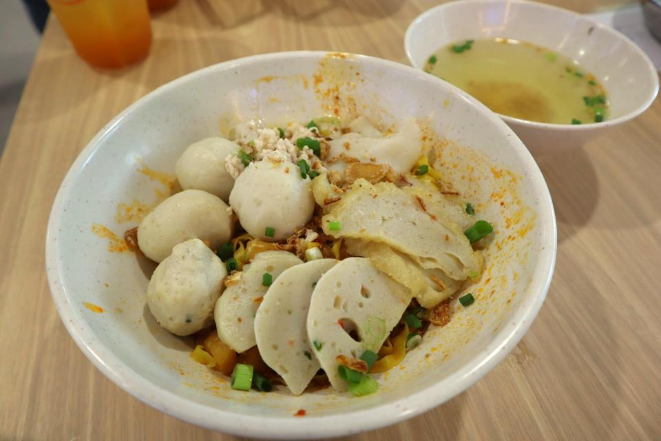 kopitiam dakota - fishball noodles