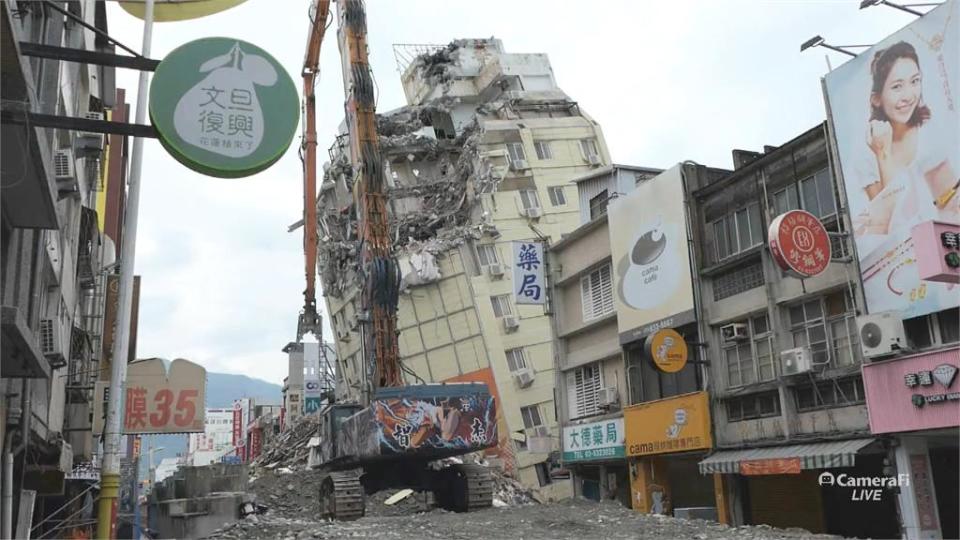 富凱飯店拆除最危險期已過　周邊三層防護「魯夫號」馬不停蹄