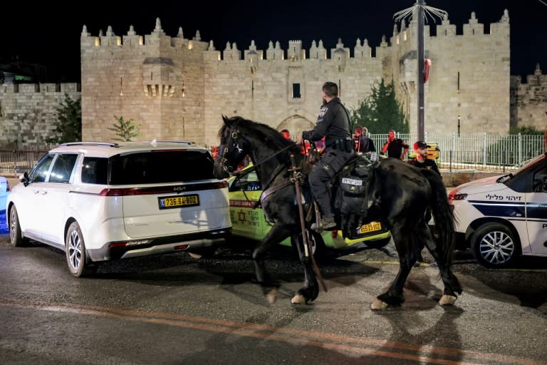 Israeli mounted police deploy near the scene of an attempted stabbing attack at the Damascus Gate of the Old City of Jerusalem (AHMAD GHARABLI)