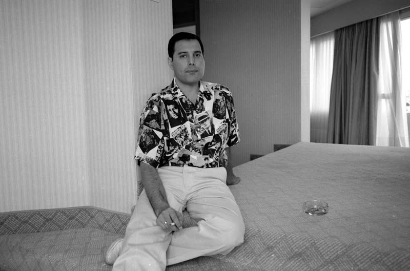 Richard Young, Freddie Mercury Backstage, Barcelona, 1988