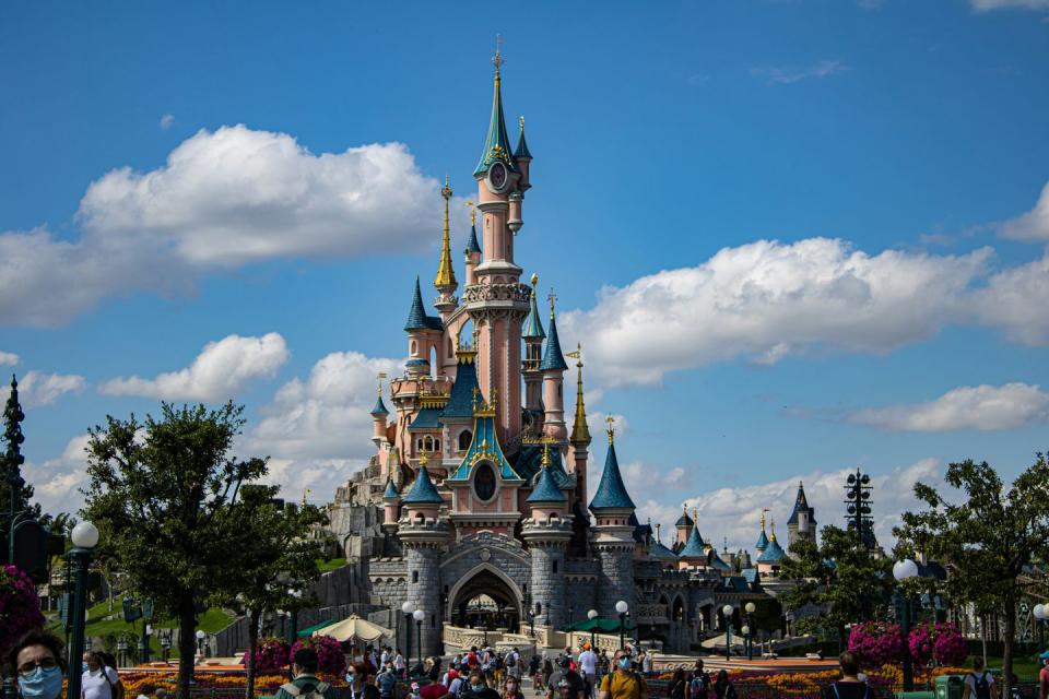 sleeping beauty's castle at disneyland paris