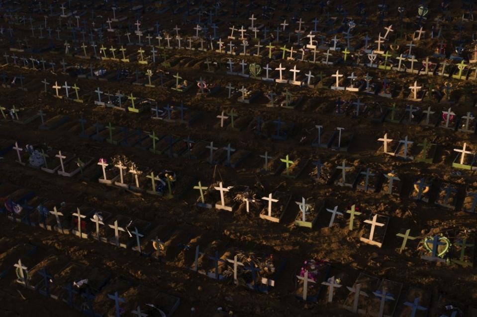 Crosses mark the graves of those who have passed away since early April, filling a new section of the Nossa Senhora Aparecida public cemetery in Brazil. Source: AP