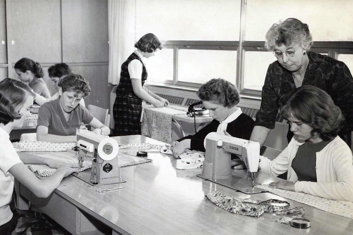 home economics class at elgin court school, st. thomas, 196