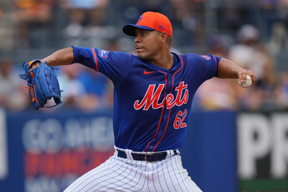 New York Mets starting pitcher Jose Quintana (62) pitches in the first inning against the Houston Astros at Clover Park on March 23, 2024, in Port St. Lucie, Fla.